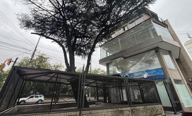 Venta local de 3 pisos en Wilde