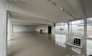 Venta local de 3 pisos en Wilde