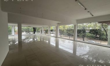 Venta local de 3 pisos en Wilde