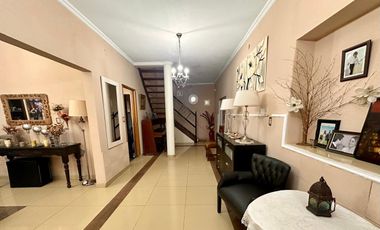 Casa a metros de Bv 27 Febrero y Av Rouillón. Zona Industrial y Comercial. Ideal Galpon