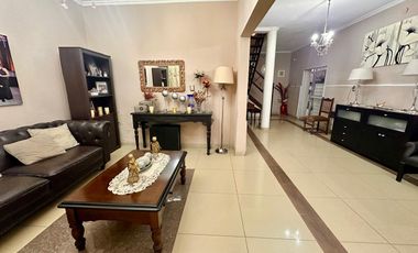 Casa a metros de Bv 27 Febrero y Av Rouillón. Zona Industrial y Comercial. Ideal Galpon