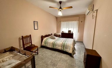 Casa a metros de Bv 27 Febrero y Av Rouillón. Zona Industrial y Comercial. Ideal Galpon