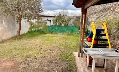 Casa a metros de Bv 27 Febrero y Av Rouillón. Zona Industrial y Comercial. Ideal Galpon