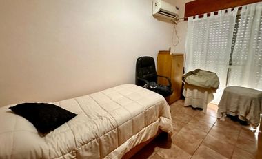 Casa a metros de Bv 27 Febrero y Av Rouillón. Zona Industrial y Comercial. Ideal Galpon