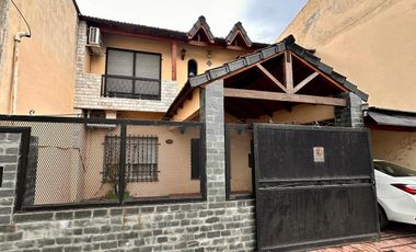 Casa a metros de Bv 27 Febrero y Av Rouillón. Zona Industrial y Comercial. Ideal Galpon