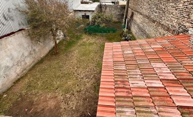 Casa a metros de Bv 27 Febrero y Av Rouillón. Zona Industrial y Comercial. Ideal Galpon