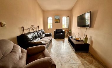 Casa a metros de Bv 27 Febrero y Av Rouillón. Zona Industrial y Comercial. Ideal Galpon