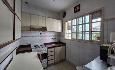 CASA DIVIDIDA EN 2 UNIDADES COMPLETAMENTE INDEPENDIENTE