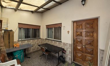 CASA DIVIDIDA EN 2 UNIDADES COMPLETAMENTE INDEPENDIENTE