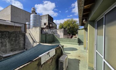 CASA DIVIDIDA EN 2 UNIDADES COMPLETAMENTE INDEPENDIENTE