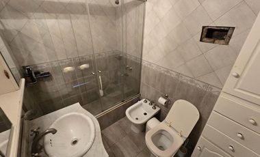 CASA DIVIDIDA EN 2 UNIDADES COMPLETAMENTE INDEPENDIENTE