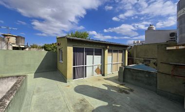 CASA DIVIDIDA EN 2 UNIDADES COMPLETAMENTE INDEPENDIENTE