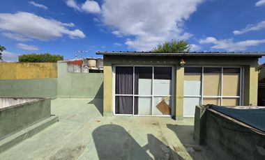 CASA DIVIDIDA EN 2 UNIDADES COMPLETAMENTE INDEPENDIENTE