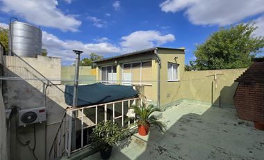 CASA DIVIDIDA EN 2 UNIDADES COMPLETAMENTE INDEPENDIENTE