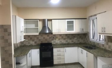 Villa Adelina, muy buen duplex 3 dormitorios, a 2 cuadras del Golf, proximo Panamericana, alquiler