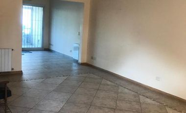 Villa Adelina, muy buen duplex 3 dormitorios, a 2 cuadras del Golf, proximo Panamericana, alquiler