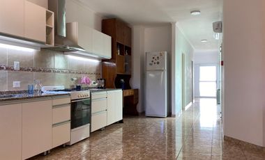 Casa en venta - 3 Dormitorios 2 Baños - 238Mts2 - Roque Perez