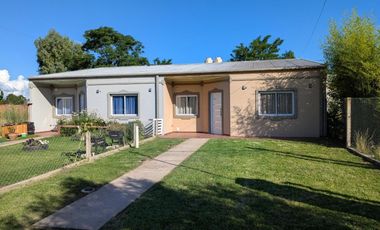 Casa en venta - 3 Dormitorios 2 Baños - 238Mts2 - Roque Perez