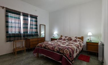 Casa en venta - 3 Dormitorios 2 Baños - 238Mts2 - Roque Perez