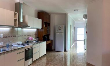 Casa en venta - 3 Dormitorios 2 Baños - 238Mts2 - Roque Perez
