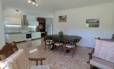 Casa en venta - 3 Dormitorios 2 Baños - 238Mts2 - Roque Perez