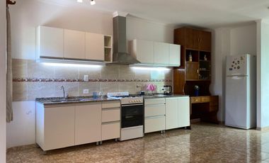 Casa en venta - 3 Dormitorios 2 Baños - 238Mts2 - Roque Perez