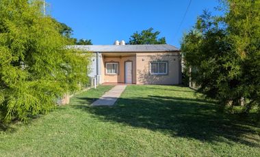 Casa en venta - 3 Dormitorios 2 Baños - 238Mts2 - Roque Perez