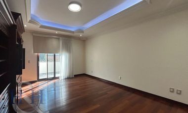 Casa en Renta con amplios espacios en Puerta de Hierro