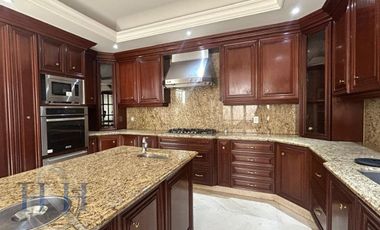 Casa en Renta con amplios espacios en Puerta de Hierro