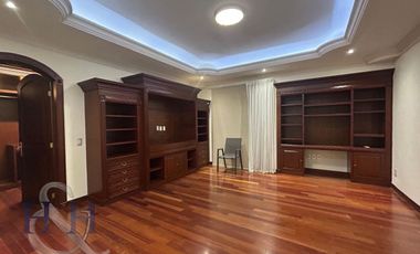 Casa en Renta con amplios espacios en Puerta de Hierro