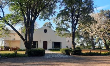 Casa en venta - 2 Dormitorios 2 Baños - Cochera - 10.000Mts2 - Ramallo