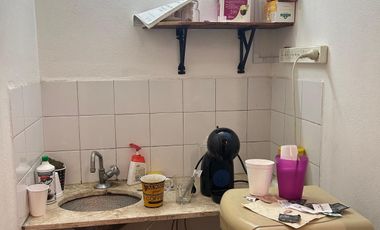 Depósito con oficina en zona industrial con habilitación laboratorio cosmética