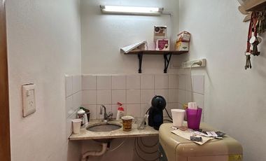 Depósito con oficina en zona industrial con habilitación laboratorio cosmética