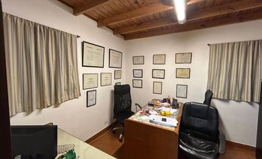 Depósito con oficina en zona industrial con habilitación laboratorio cosmética