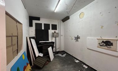 Depósito con oficina en zona industrial con habilitación laboratorio cosmética