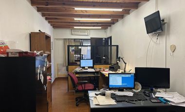 Depósito con oficina en zona industrial con habilitación laboratorio cosmética