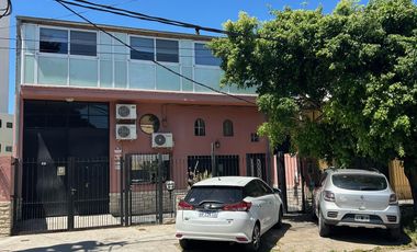 Depósito con oficina en zona industrial con habilitación laboratorio cosmética