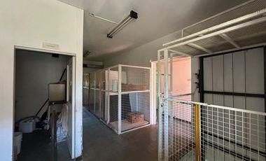 Depósito con oficina en zona industrial con habilitación laboratorio cosmética