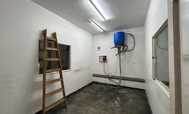 Depósito con oficina en zona industrial con habilitación laboratorio cosmética