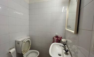 Depósito con oficina en zona industrial con habilitación laboratorio cosmética