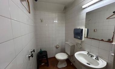 Depósito con oficina en zona industrial con habilitación laboratorio cosmética