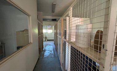 Depósito con oficina en zona industrial con habilitación laboratorio cosmética