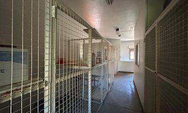 Depósito con oficina en zona industrial con habilitación laboratorio cosmética