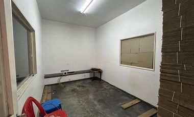 Depósito con oficina en zona industrial con habilitación laboratorio cosmética