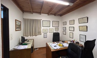 Depósito con oficina en zona industrial con habilitación laboratorio cosmética