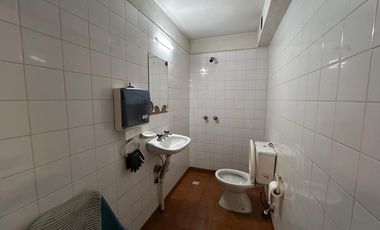 Depósito con oficina en zona industrial con habilitación laboratorio cosmética