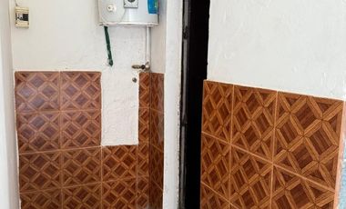 Casa y local en calle Caracas entre calle Carlos Casares y calle cañuelas.