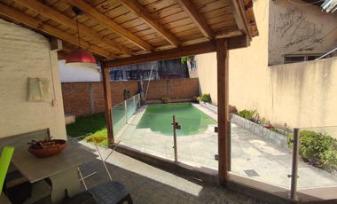 CHALET EN P. HORIZONTAL 2 DORMITORIOS CON PILETA DE NATACION
