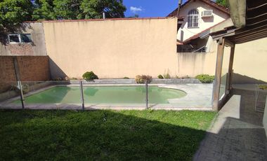 CHALET EN P. HORIZONTAL 2 DORMITORIOS CON PILETA DE NATACION