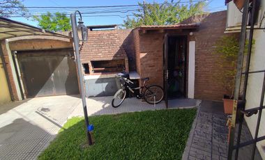 CHALET EN P. HORIZONTAL 2 DORMITORIOS CON PILETA DE NATACION